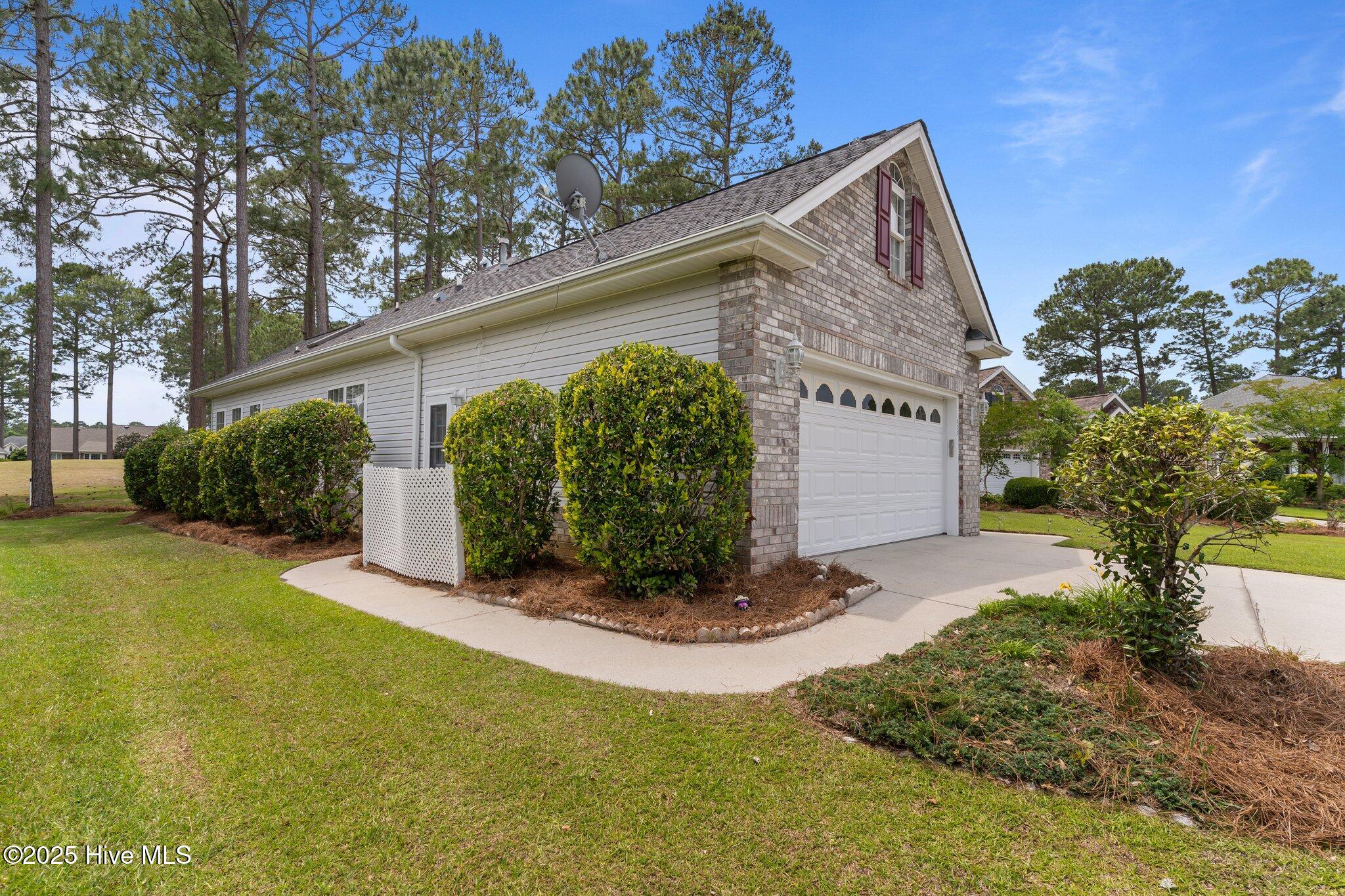 533 Montaigne Court NW