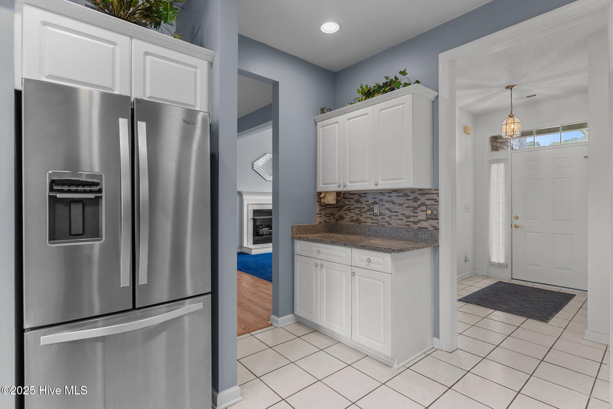 533 Montaigne Court NW