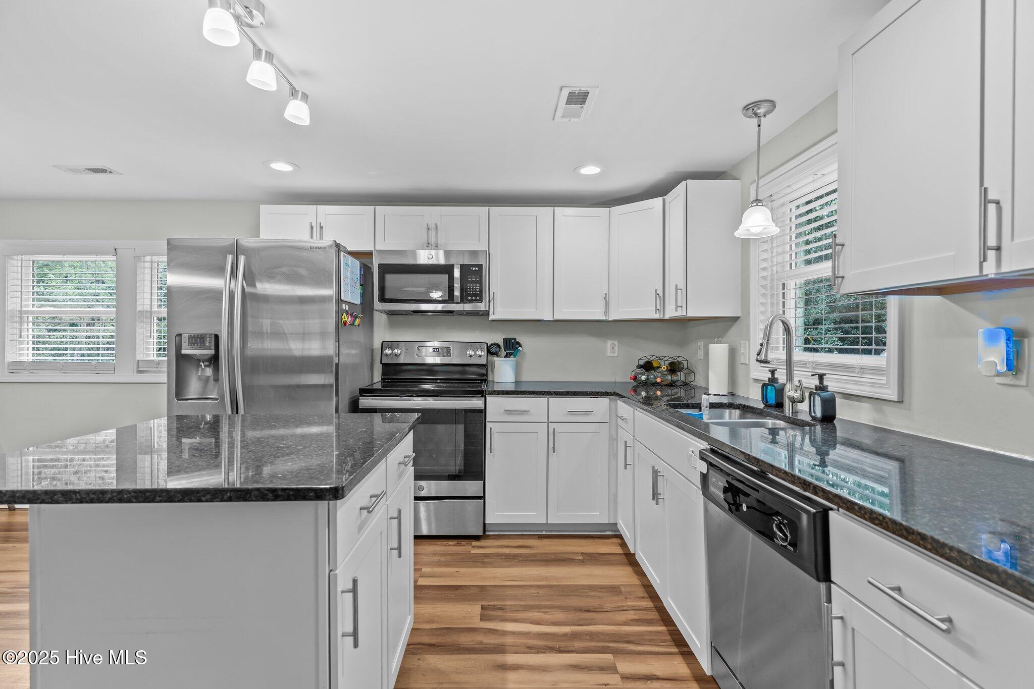 9433 Nc Highway 53 E