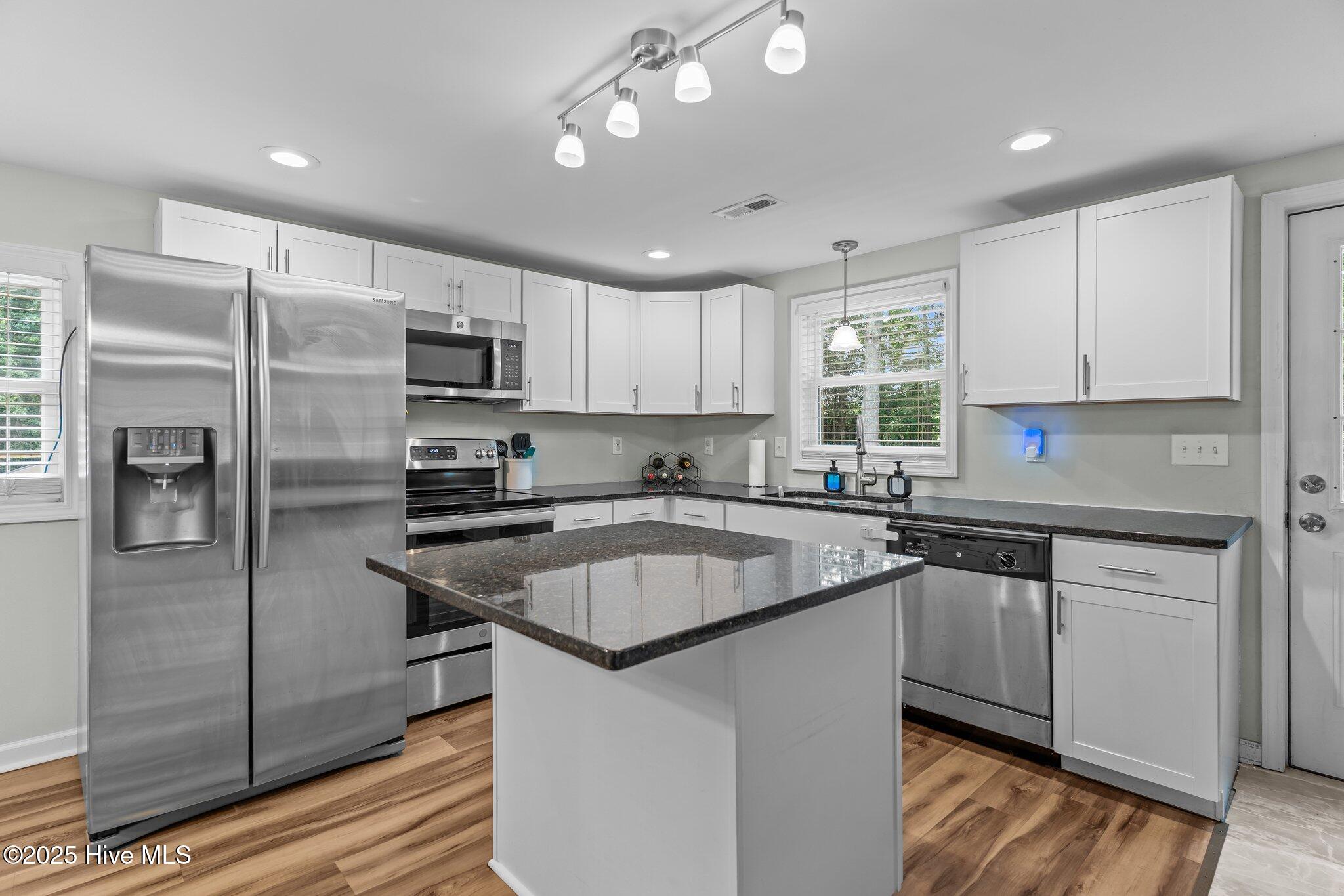 9433 Nc Highway 53 E