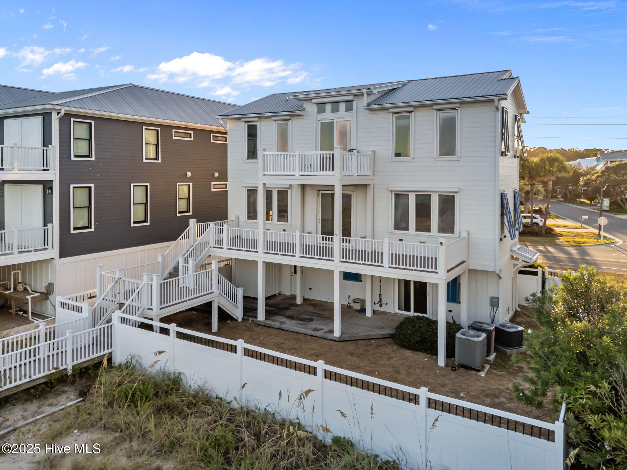 829 Fort Fisher Boulevard S