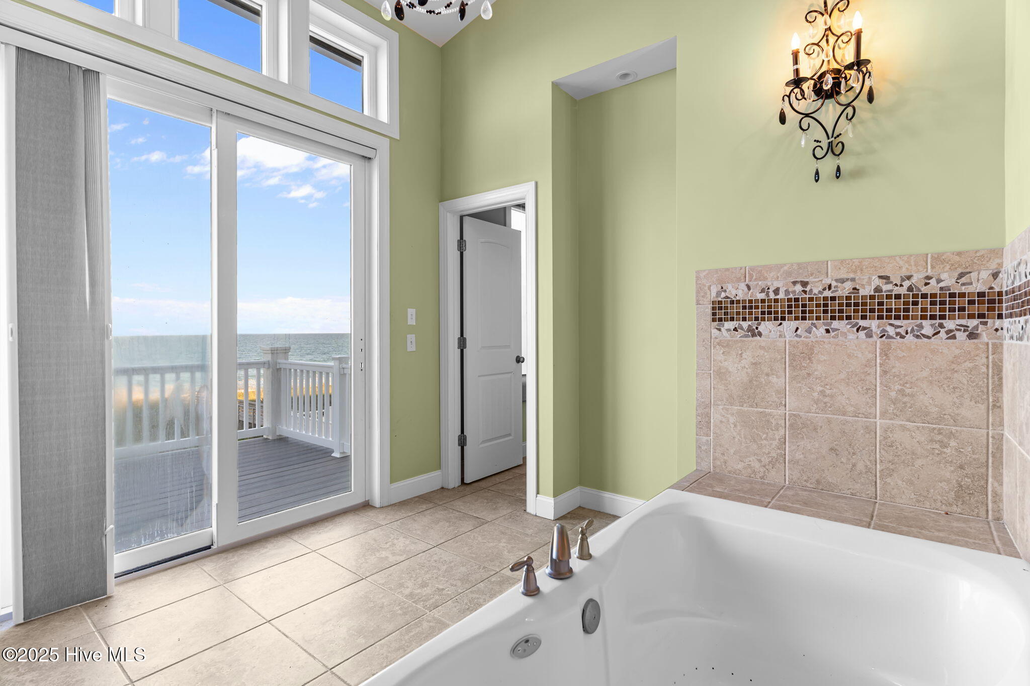 829 Fort Fisher Boulevard S