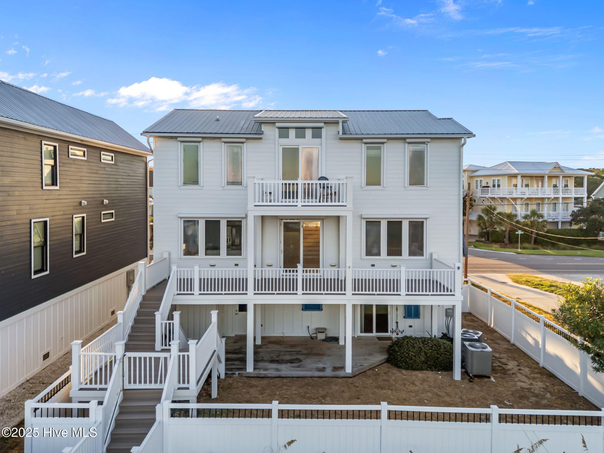 829 Fort Fisher Boulevard S