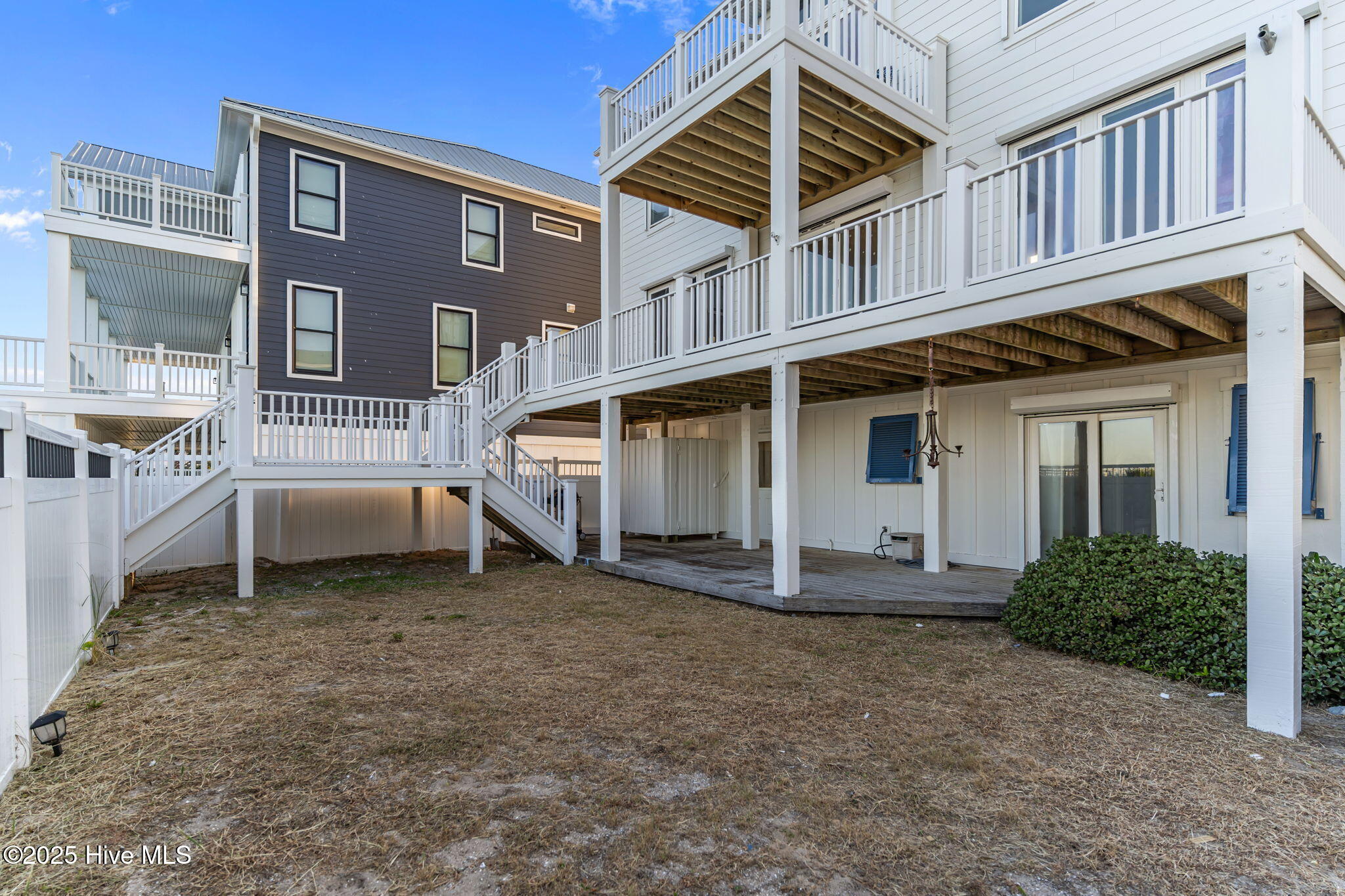 829 Fort Fisher Boulevard S