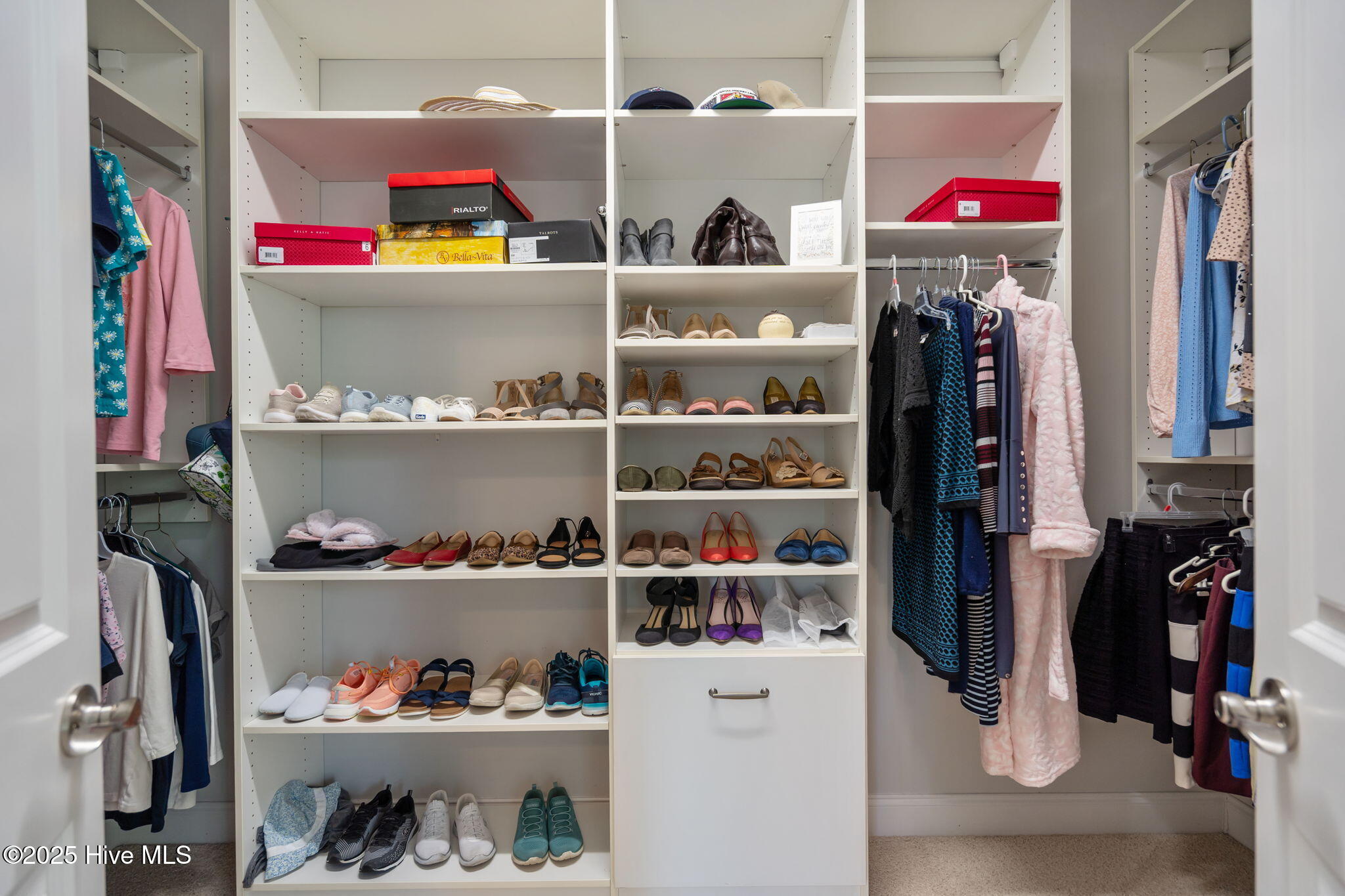 3095 Woodbend Court, Leland