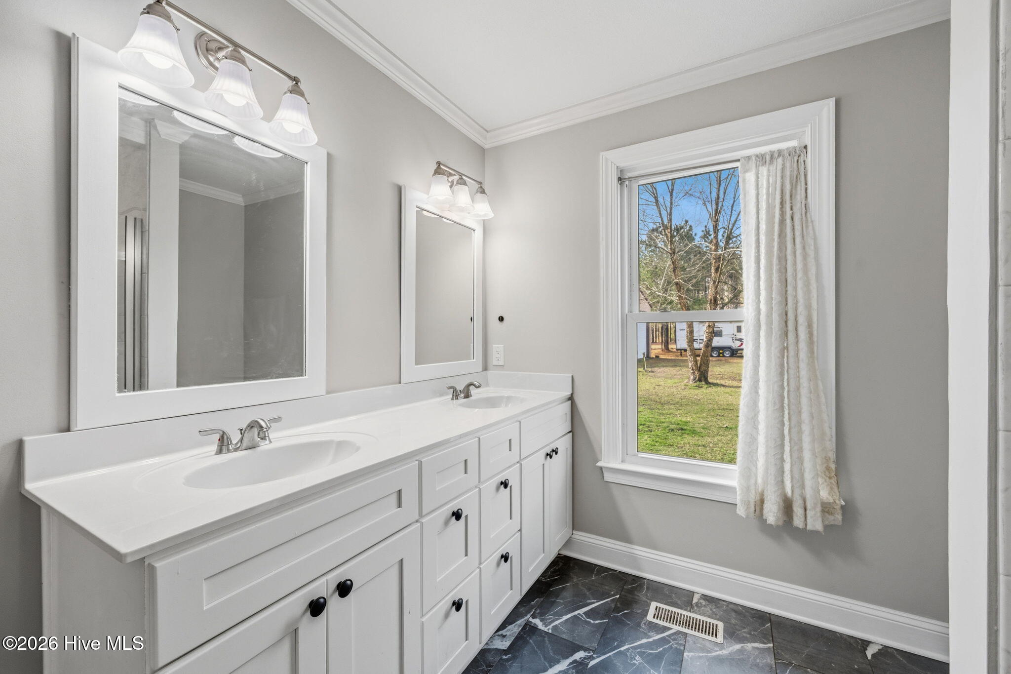 594 Whitestocking Road