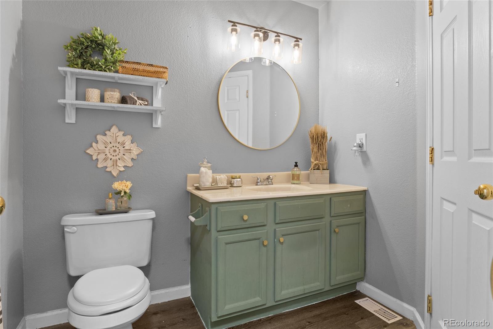 1952 Oakcrest Circle Unit: 5