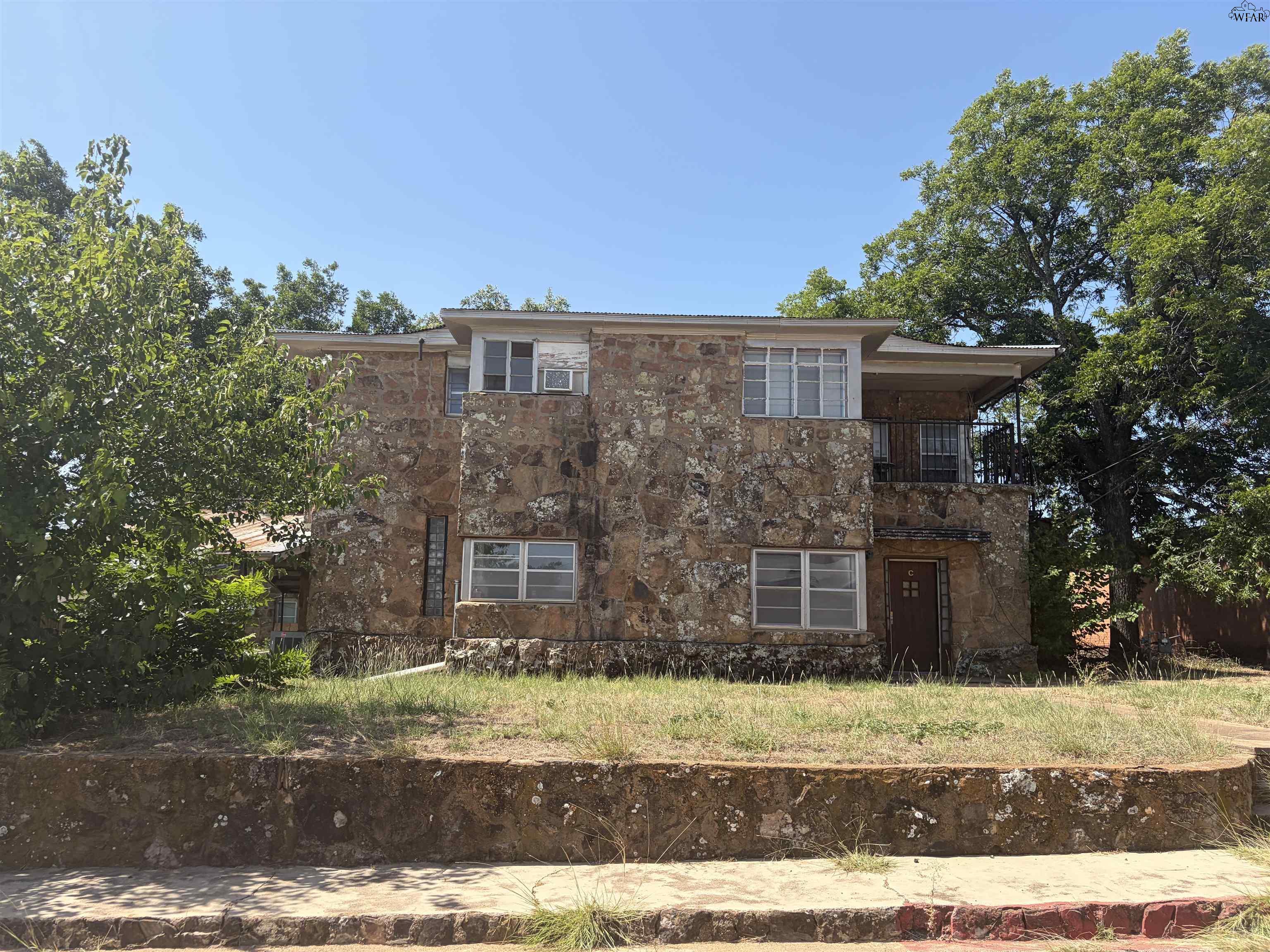 212 E WALNUT STREET
