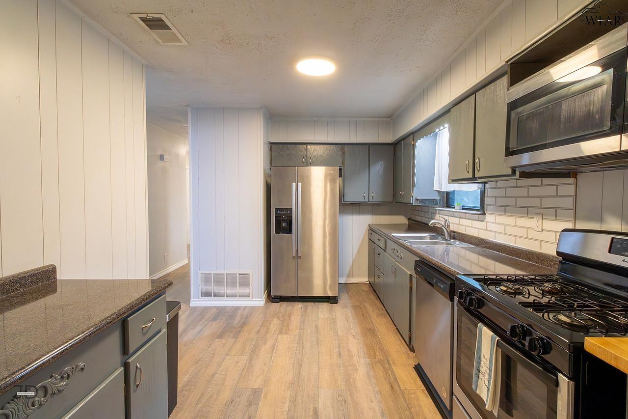 1124 SHEPPARD ROAD
