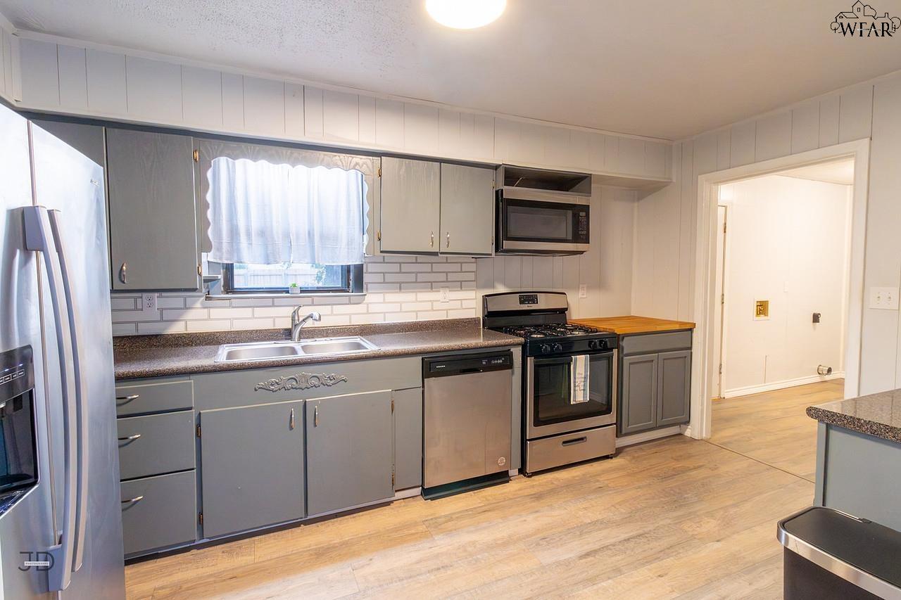 1124 SHEPPARD ROAD