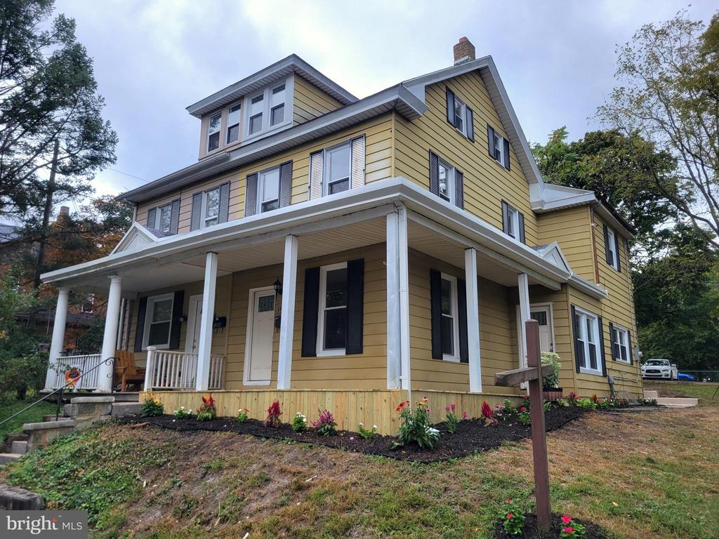 1302 4TH STREET