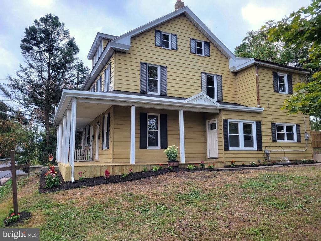 1302 4TH STREET