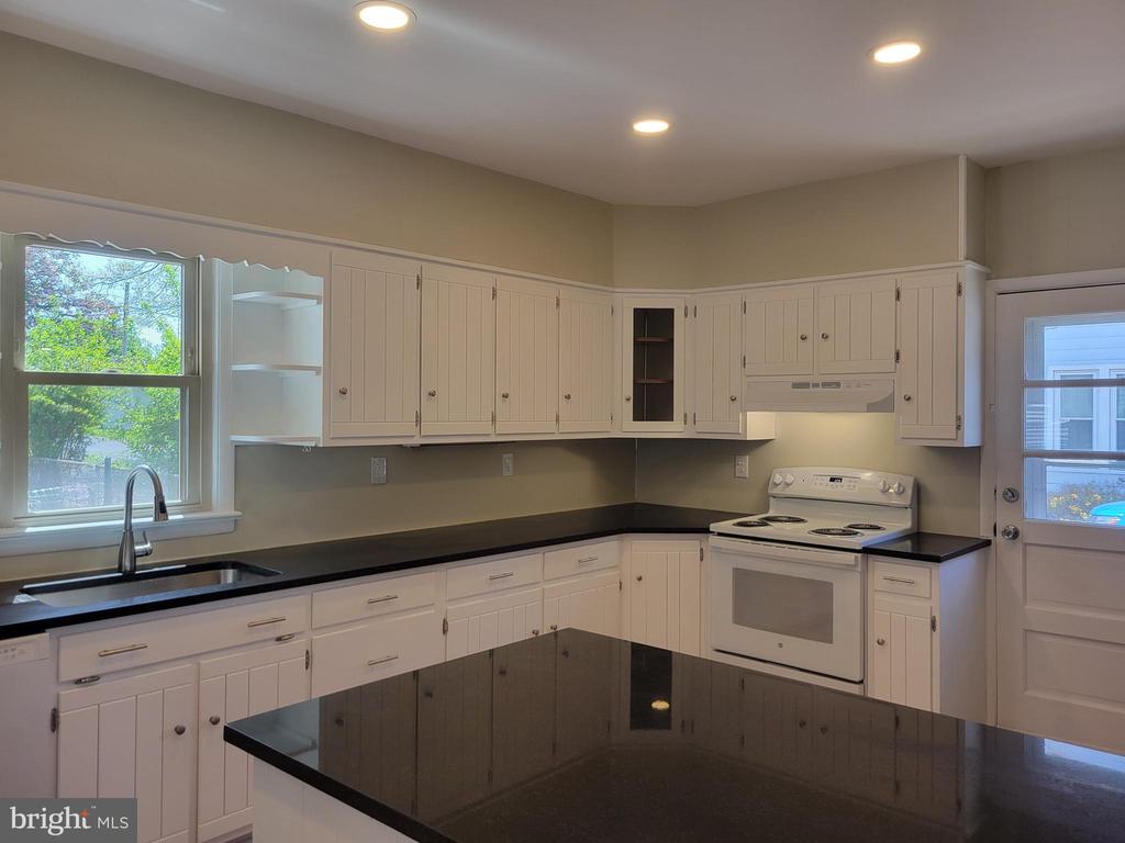 267 W HIGH STREET