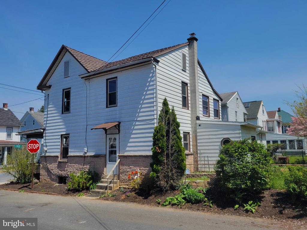 267 W HIGH STREET