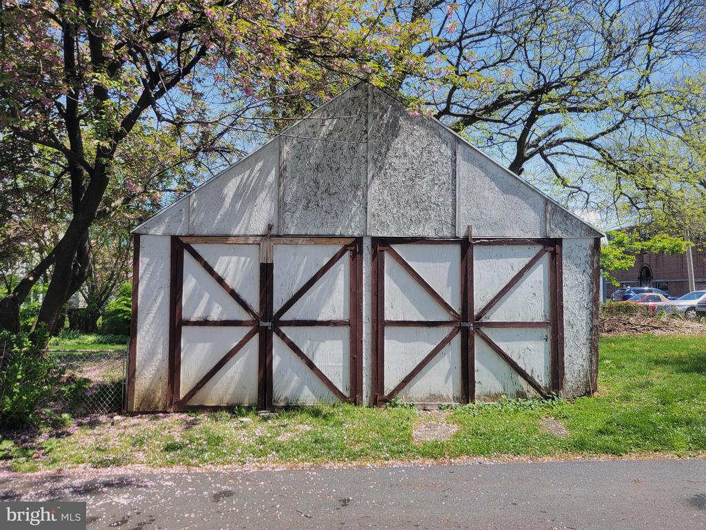 267 W HIGH STREET