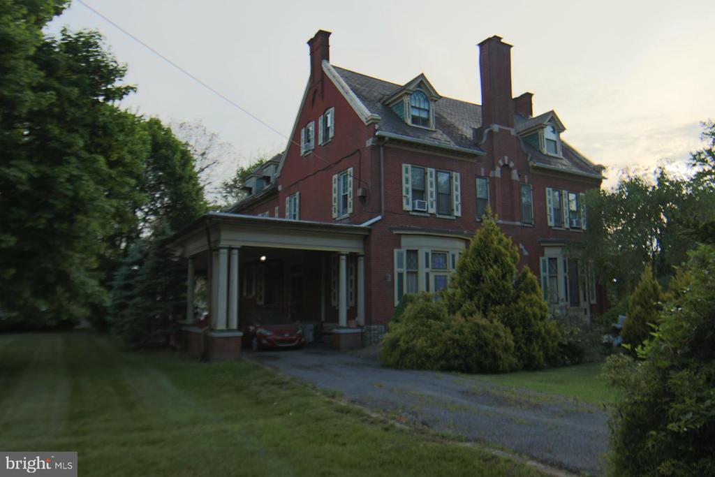 112 N HARRISBURG STREET