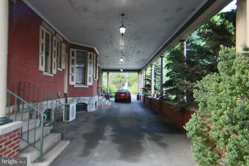 112 N HARRISBURG STREET