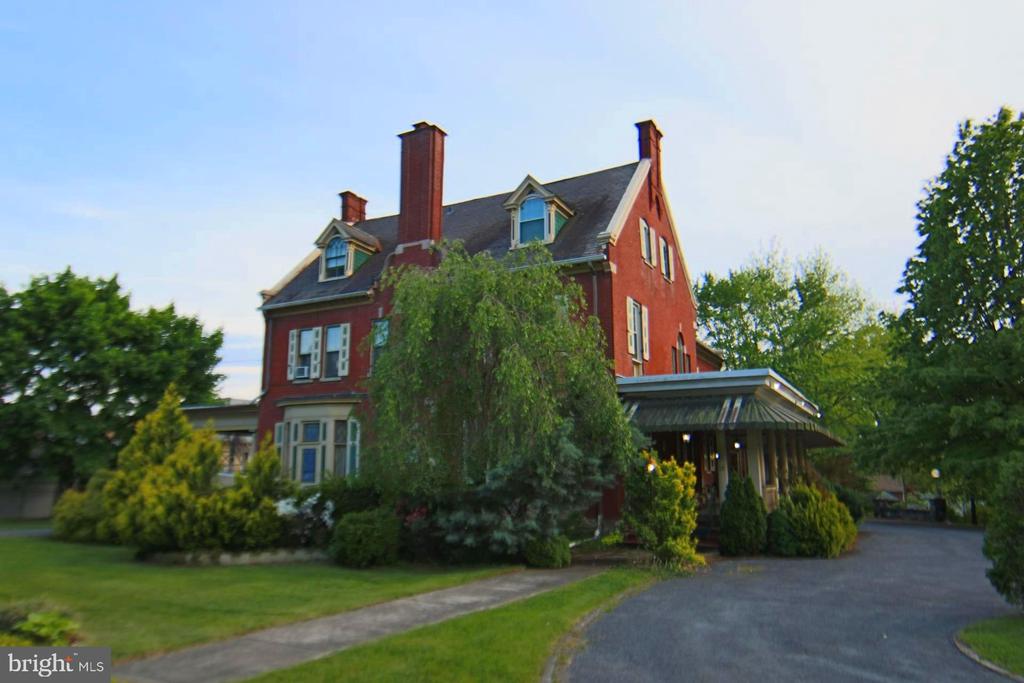 112 N HARRISBURG STREET