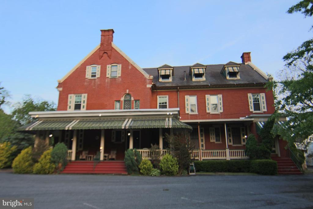 112 N HARRISBURG STREET