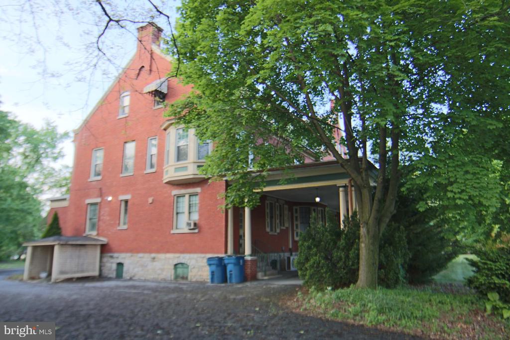 112 N HARRISBURG STREET