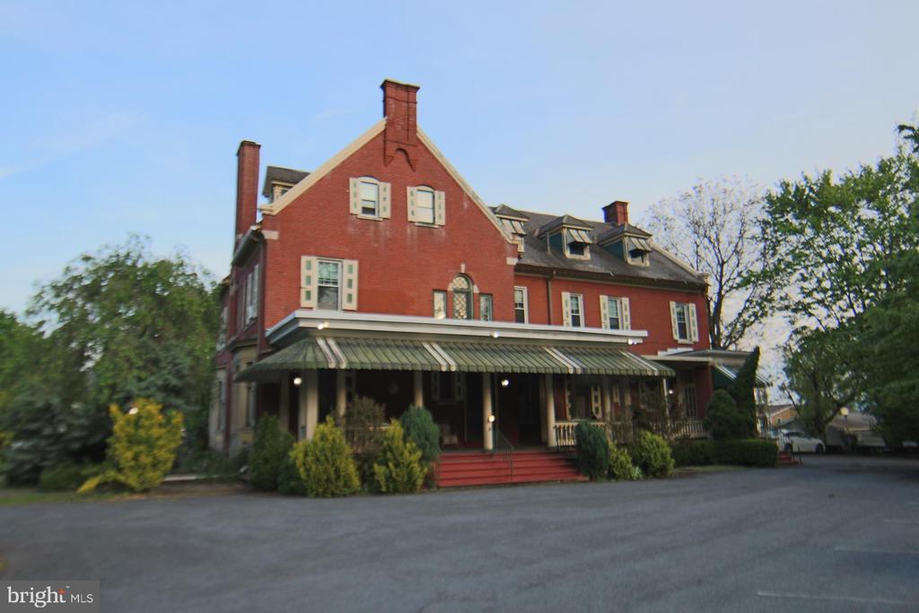 112 N HARRISBURG STREET