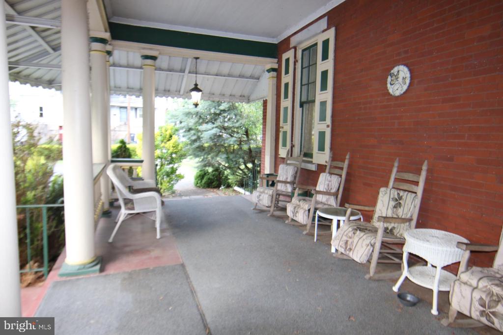 112 N HARRISBURG STREET