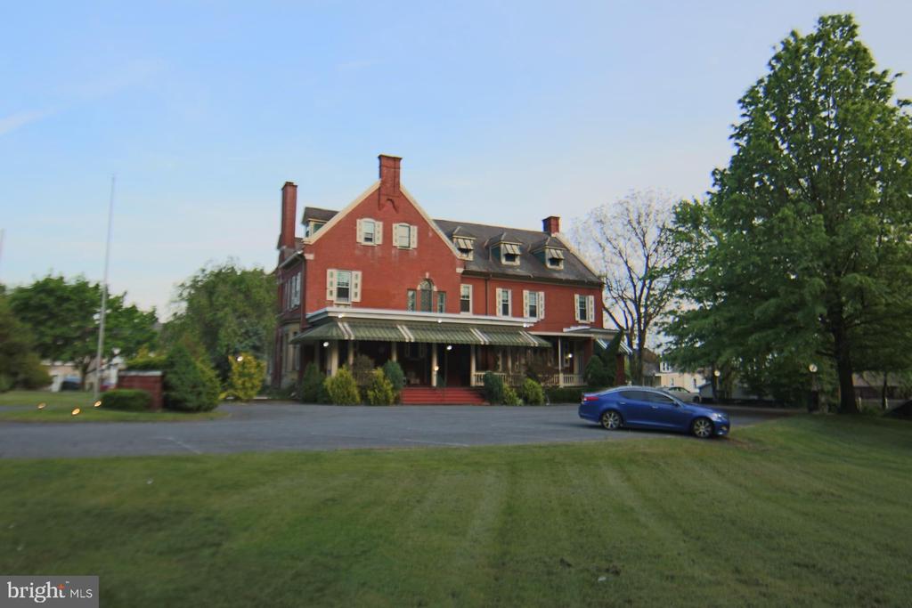 112 N HARRISBURG STREET