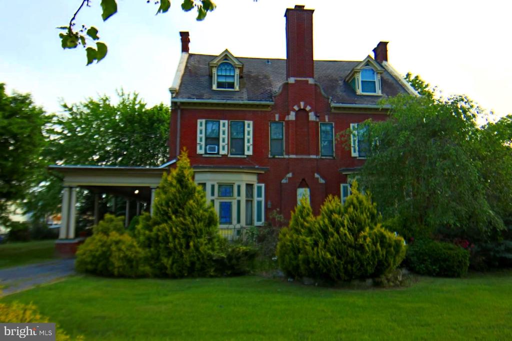 112 N HARRISBURG STREET