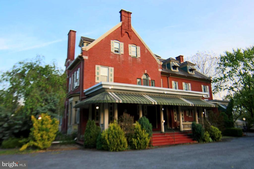 112 N HARRISBURG STREET