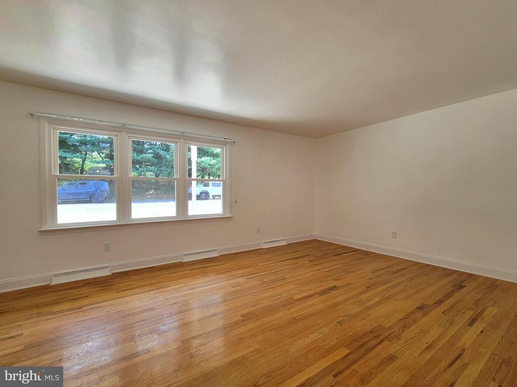 1114 WHITEHALL DRIVE