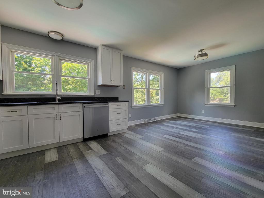 1114 WHITEHALL DRIVE