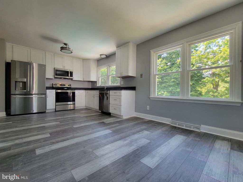 1114 WHITEHALL DRIVE