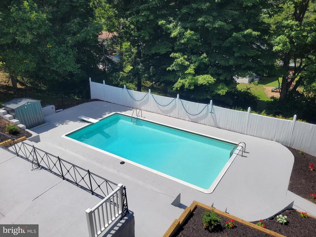 1114 WHITEHALL DRIVE
