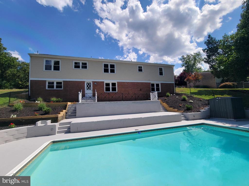 1114 WHITEHALL DRIVE