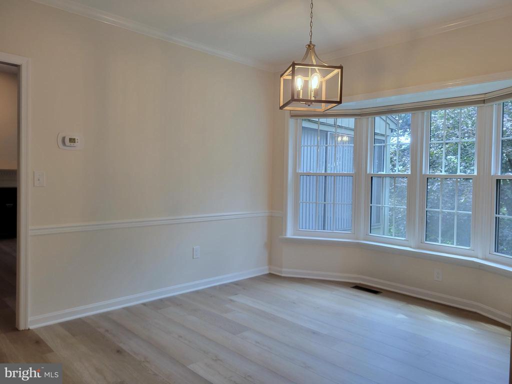 589 LOVELL COURT