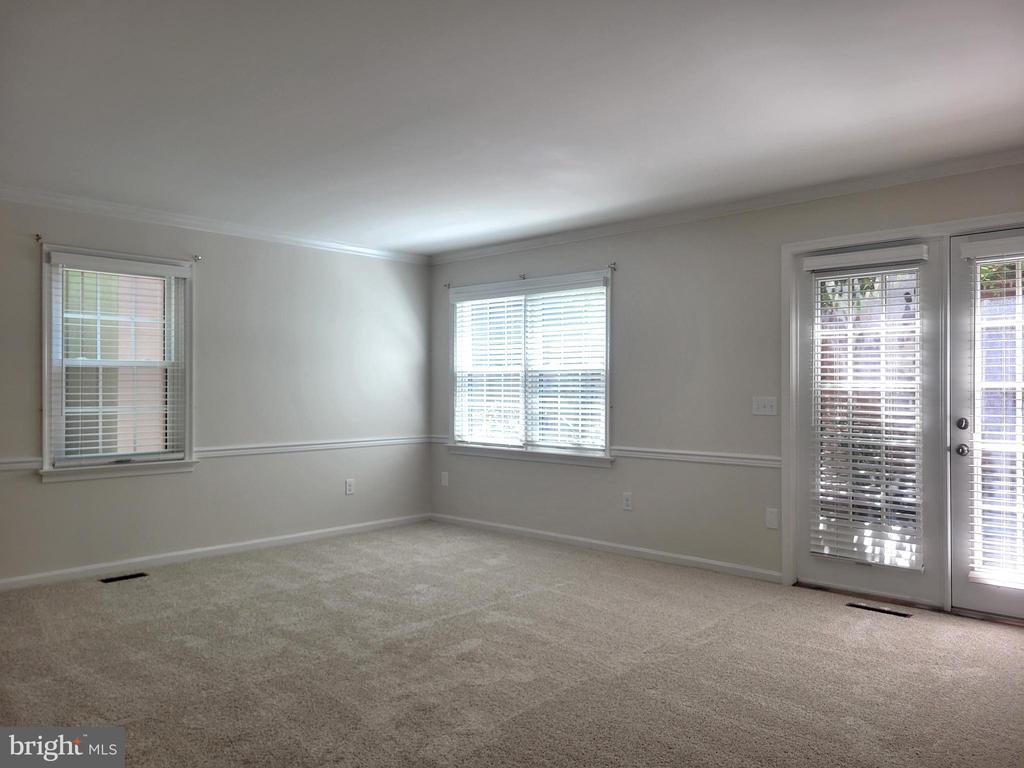 589 LOVELL COURT