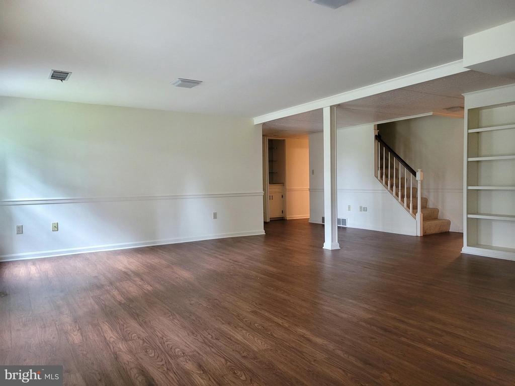 589 LOVELL COURT