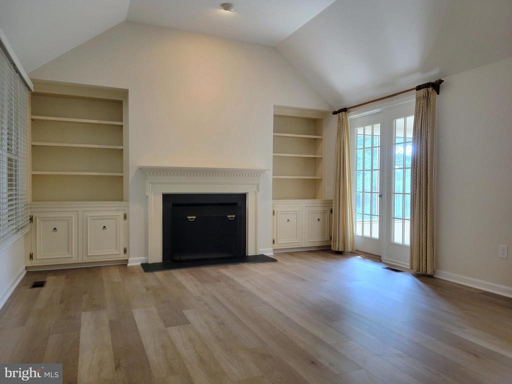 589 LOVELL COURT