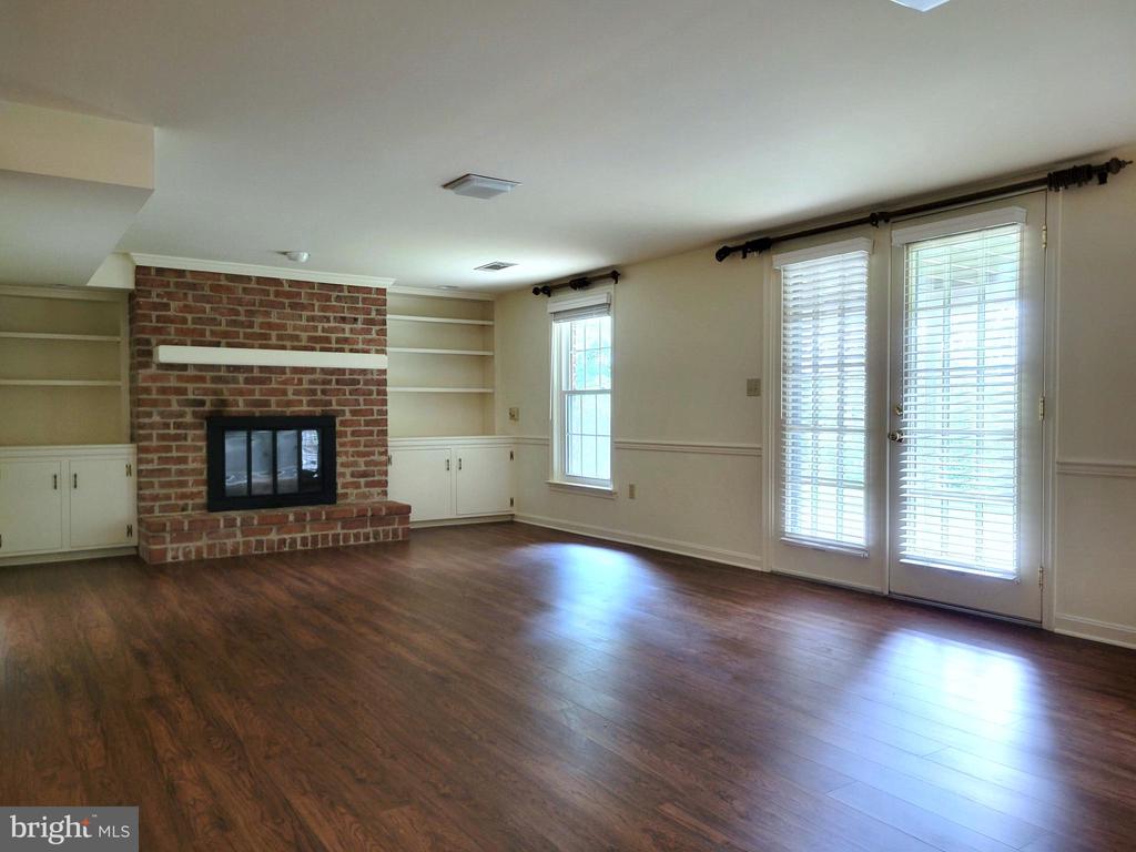 589 LOVELL COURT