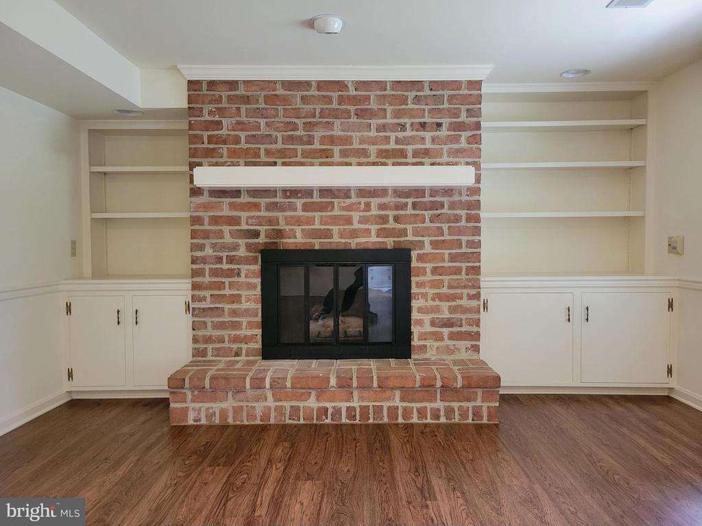 589 LOVELL COURT