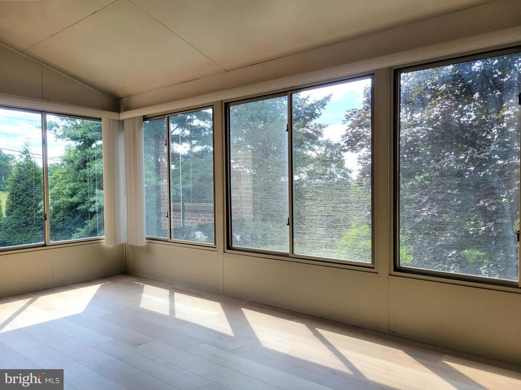 589 LOVELL COURT