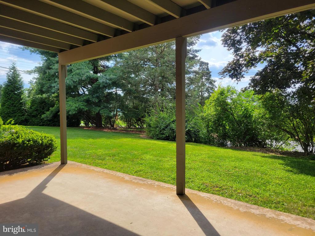 589 LOVELL COURT