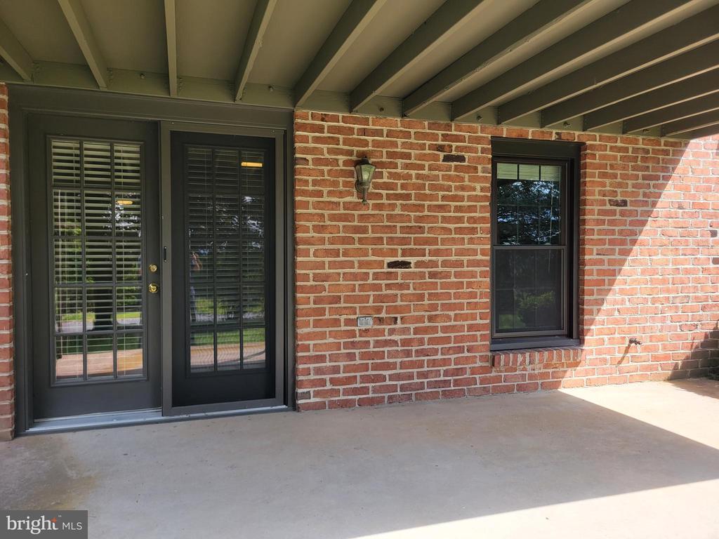 589 LOVELL COURT