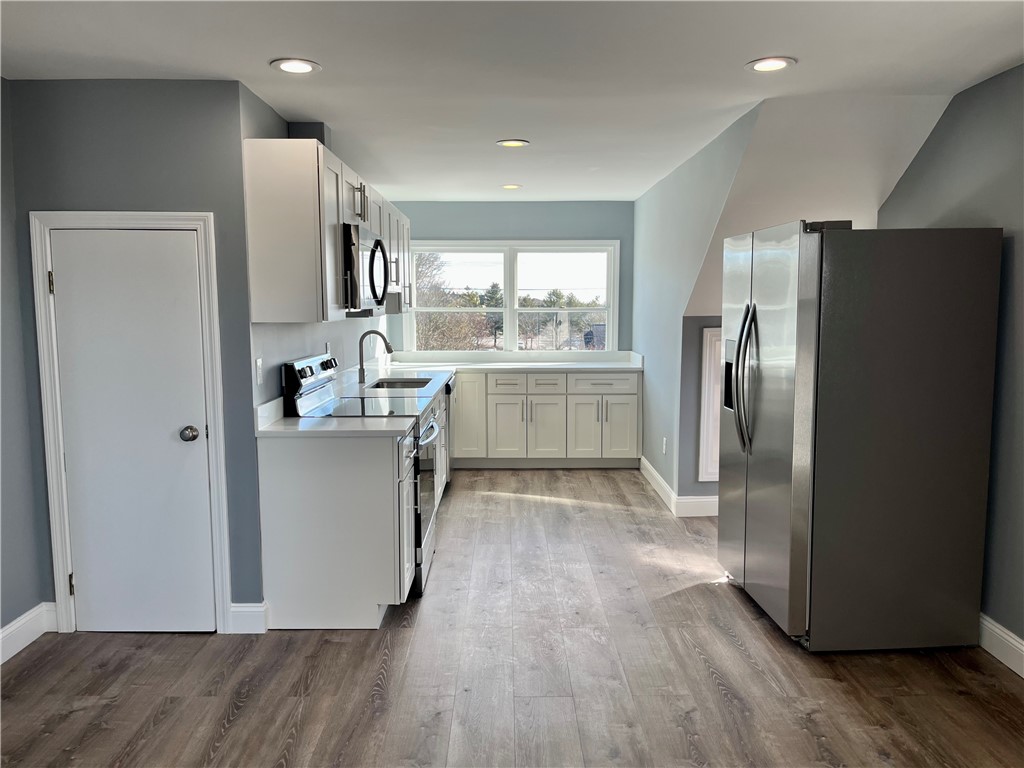 190 East Main Road 3