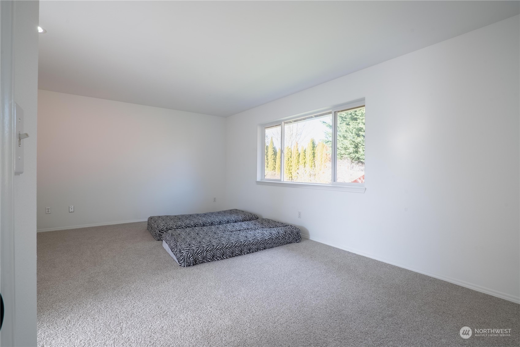 4608 NE 7th Place