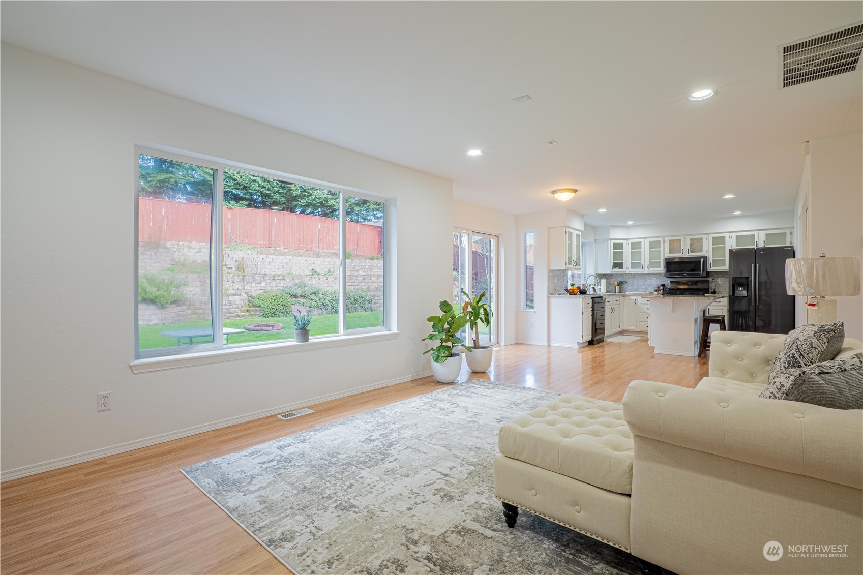 4608 NE 7th Place