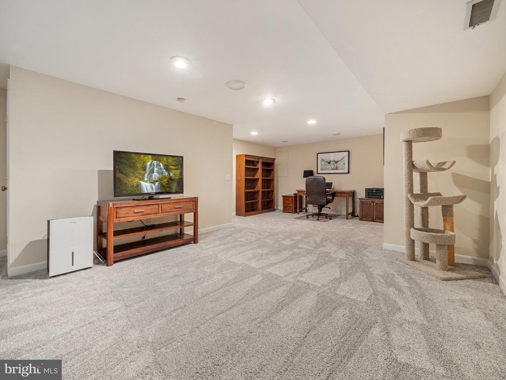 7206 SHEFFIELD DRIVE