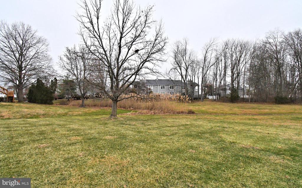 592 WRENSONG ROAD B B