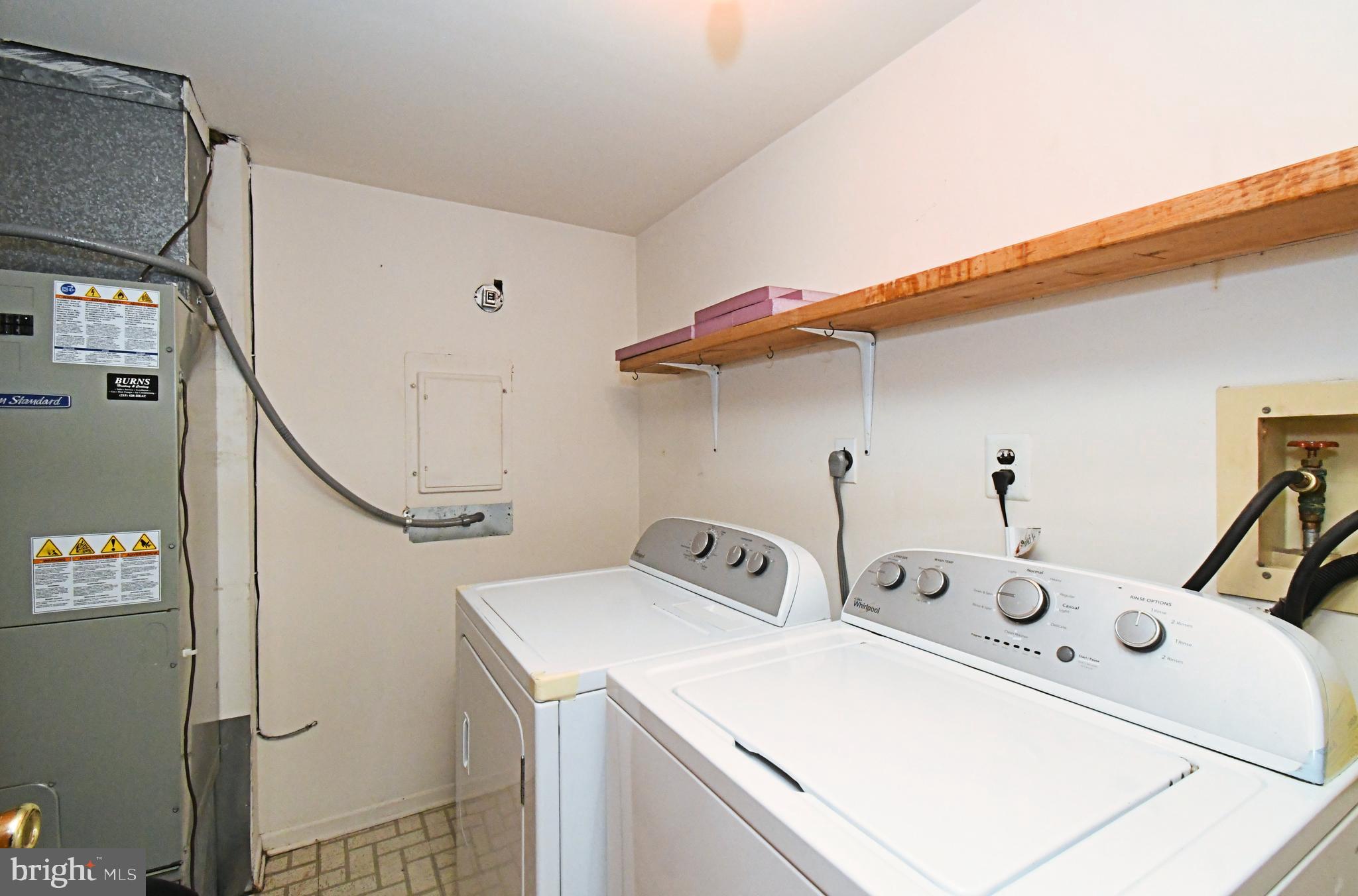 592 WRENSONG ROAD B B