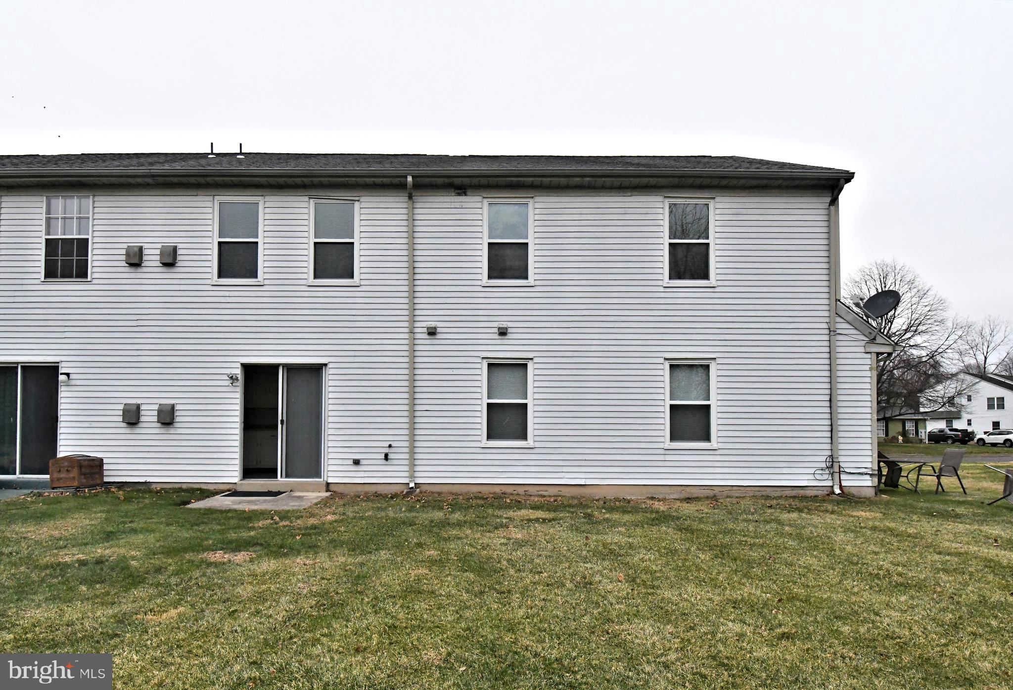 592 WRENSONG ROAD B B